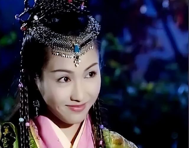 金庸給女子取名時，喜歡用單字，古龍喜歡用疊字，怎么取都好聽