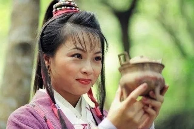 金庸給女子取名時，喜歡用單字，古龍喜歡用疊字，怎么取都好聽