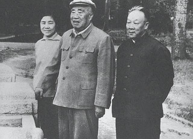 趙力平多次拒絕朱德兒子求愛，賀龍問其原因，趙力平：他家官太大