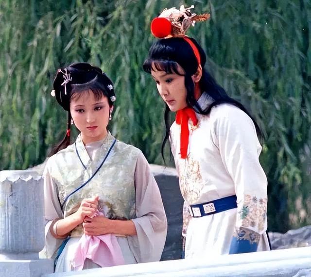 聯(lián)姻、做妾、童養(yǎng)媳！養(yǎng)女身份太尷尬，林黛玉險些成為秦可卿第二