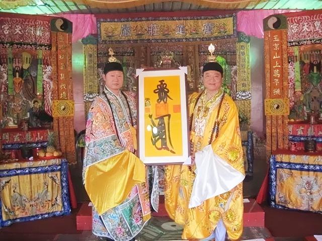 8年，陌生男子自稱63代天師兒子，拿出信物證明宣稱64代冒名頂替"