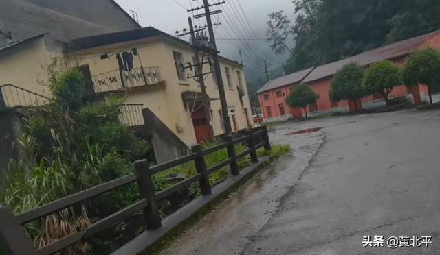 江西與湖南交界的大圍山上有廢棄兵工廠，曾有3萬人在這工作生活