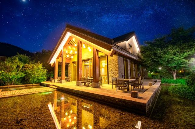 星空、石房、落地窗…來(lái)山野里這些高顏值民宿發(fā)呆、打盹、曬太陽(yáng)！