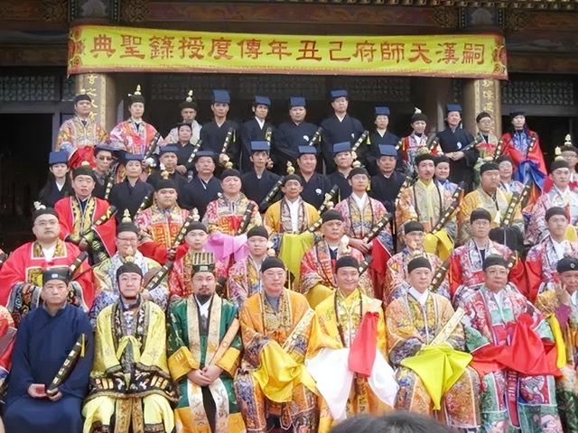 8年，陌生男子自稱63代天師兒子，拿出信物證明宣稱64代冒名頂替"