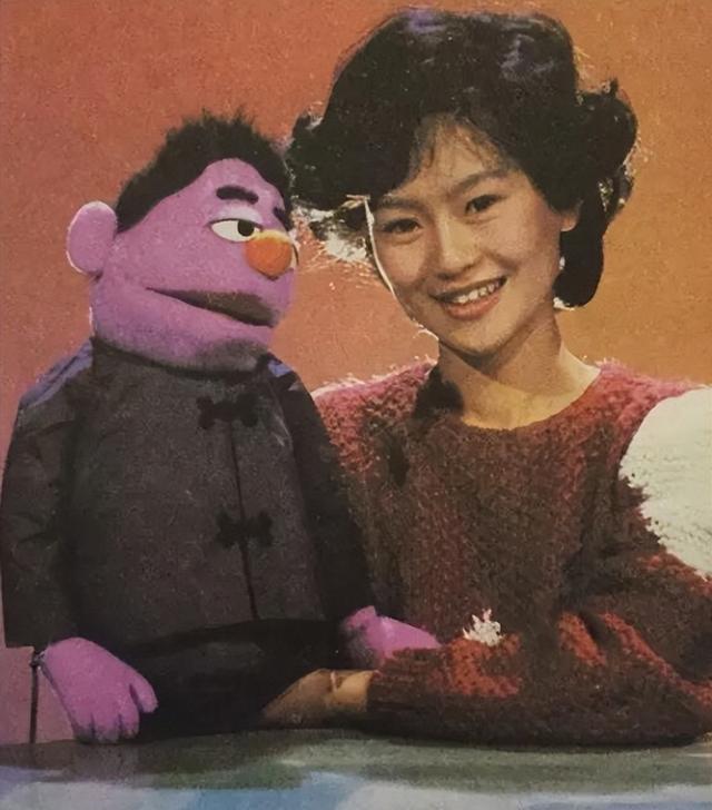 中專文憑進央視，離婚后獨自帶娃，二婚嫁普通人，鞠萍過得好嗎