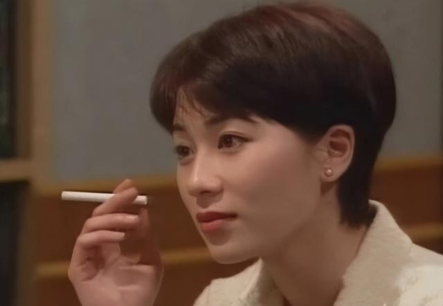 5位一眼萬年的短發(fā)美女，年輕時個個美到窒息，今有人網(wǎng)上求工作"
