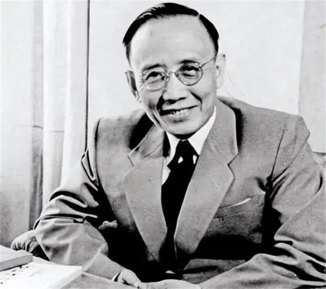 泰山上的“蟲(chóng)二”二字，日本人苦心研究十年，卻被郭沫若一語(yǔ)道破