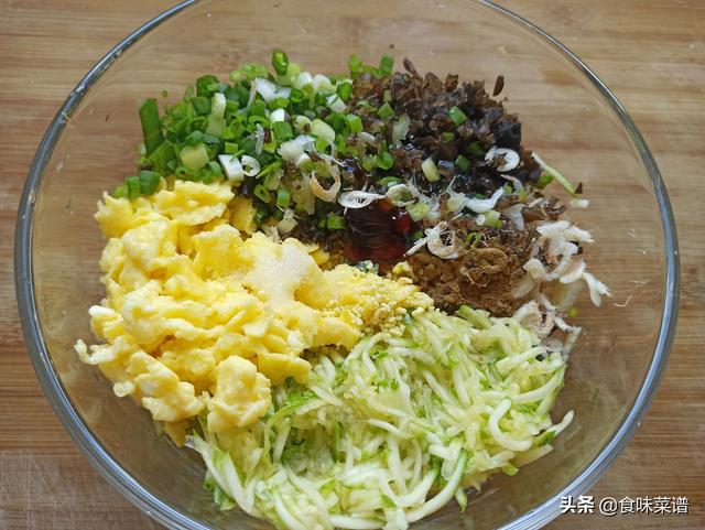 明天頭伏第一天，把這5種餃子餡端上桌，時(shí)令性強(qiáng)，鮮嫩營(yíng)養(yǎng)多汁