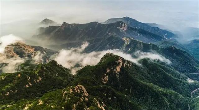 泰山上的“蟲(chóng)二”二字，日本人苦心研究十年，卻被郭沫若一語(yǔ)道破