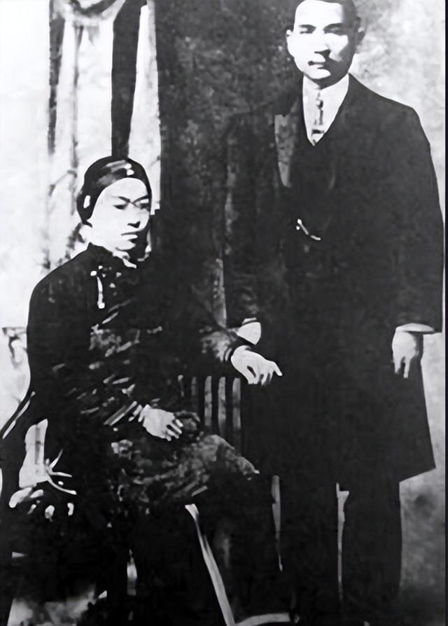 925年孫中山病危，堅(jiān)持睡地上還念叨有冰更好，宋慶齡都不知原因"