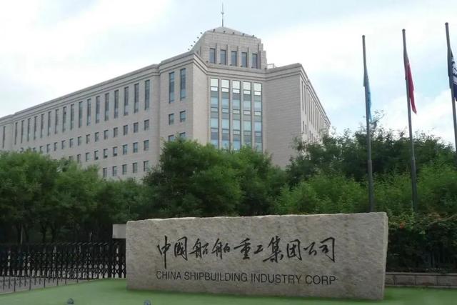 03航母冠名大戰(zhàn)一觸即發(fā)，網(wǎng)友們吵翻了，海軍命名規(guī)則了解一下"