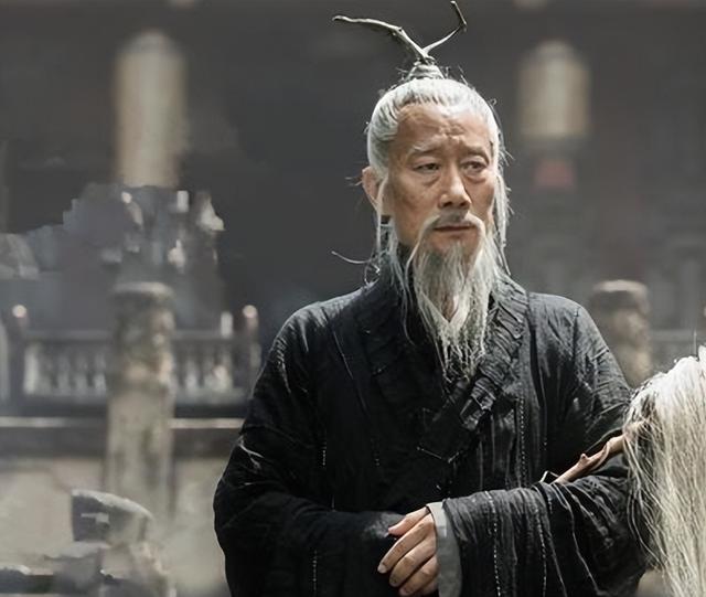 袁天罡給3人看相，預(yù)言他們必當大官，3人走后袁天罡直嘆可惜