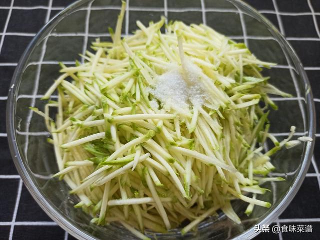 明天頭伏第一天，把這5種餃子餡端上桌，時(shí)令性強(qiáng)，鮮嫩營(yíng)養(yǎng)多汁