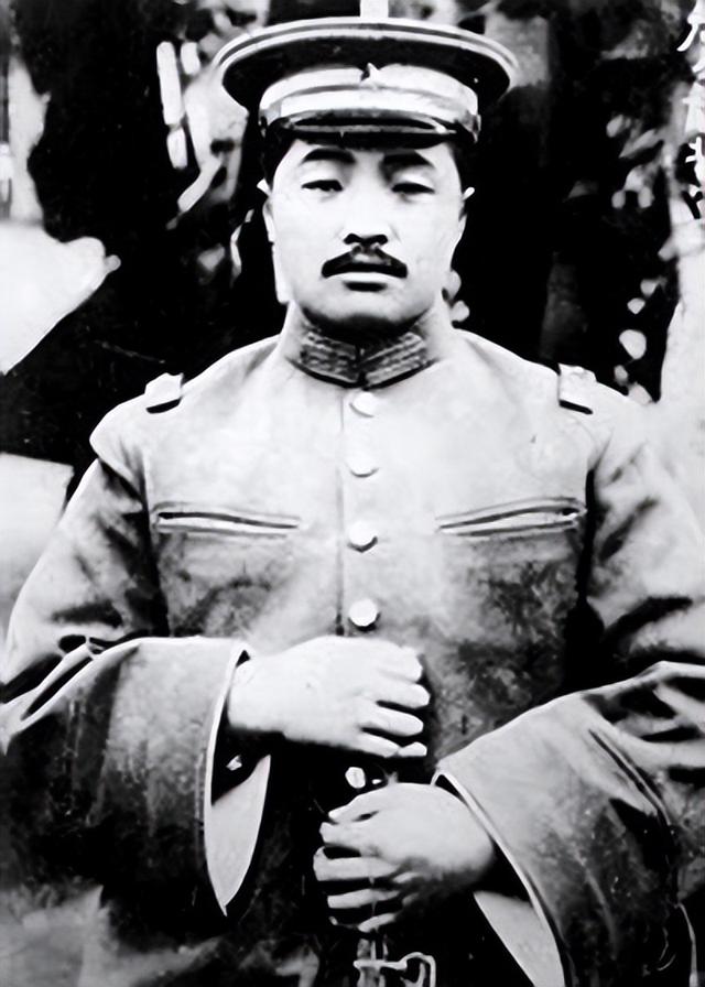 十大元帥之首朱老總，在授銜時(shí)編號(hào)卻是“004”，那么“001”是誰(shuí)