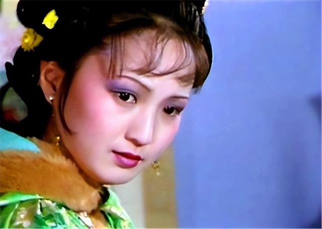 眼里不揉沙子的鳳姐和愛裝糊涂的平兒，誰更高明？