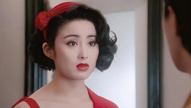 5位一眼萬年的短發(fā)美女，年輕時個個美到窒息，今有人網(wǎng)上求工作"