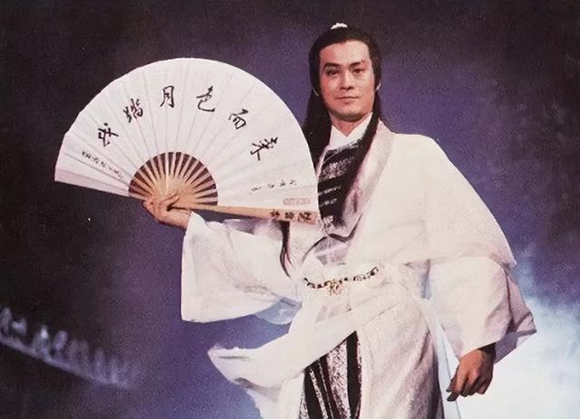 同樣是寫武俠小說，古龍取名飄逸，金庸筆下這14個(gè)名字，很有意思
