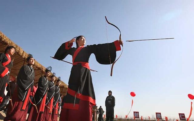 003年河南老農(nóng)釣到一只“烏龜”，背上插4支箭，估值超過(guò)18億"