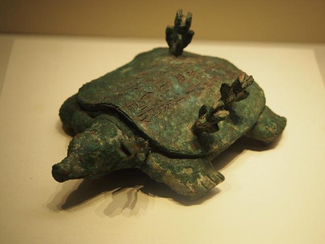 003年河南老農(nóng)釣到一只“烏龜”，背上插4支箭，估值超過(guò)18億"