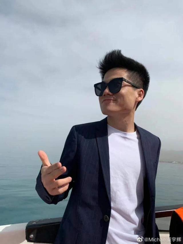 “深夜我迷上了董老師”：比劉畊宏更火的男人出現(xiàn)了，看了他的經(jīng)歷終于明白，人為什么要讀書