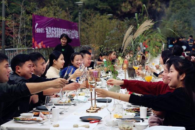 我有一家餐廳，取名葉秦歌