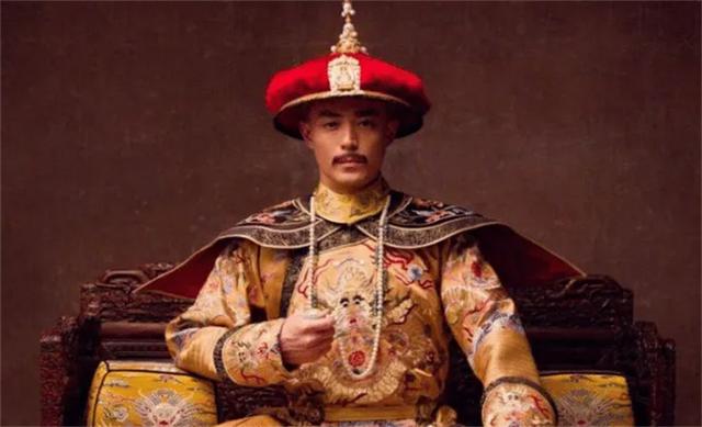 泰山上的“蟲(chóng)二”二字，日本人苦心研究十年，卻被郭沫若一語(yǔ)道破