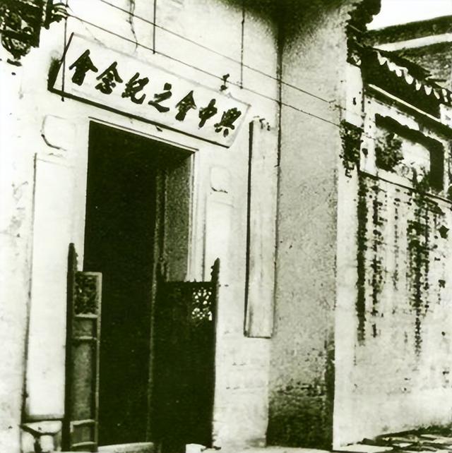 925年孫中山病危，堅(jiān)持睡地上還念叨有冰更好，宋慶齡都不知原因"