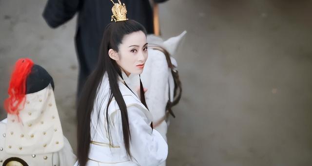 5位一眼萬年的短發(fā)美女，年輕時個個美到窒息，今有人網(wǎng)上求工作"