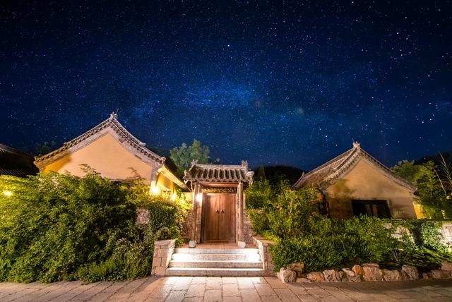 星空、石房、落地窗…來(lái)山野里這些高顏值民宿發(fā)呆、打盹、曬太陽(yáng)！