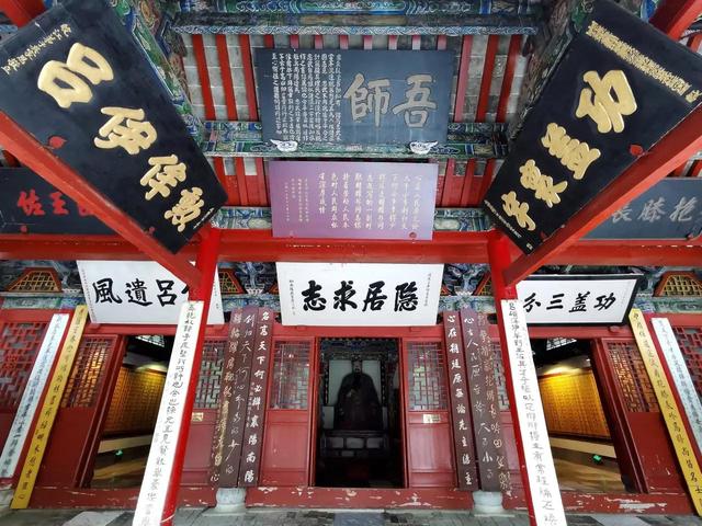 曰"宛"，曰"宛中，隆"，曰"隆中"，曰"南陽"，曰"躬耕于南陽"解密