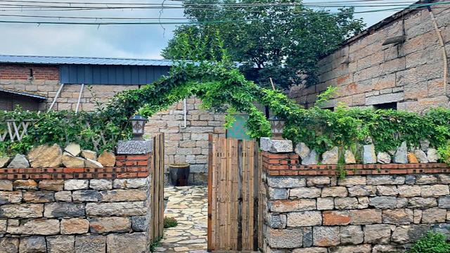 星空、石房、落地窗…來(lái)山野里這些高顏值民宿發(fā)呆、打盹、曬太陽(yáng)！