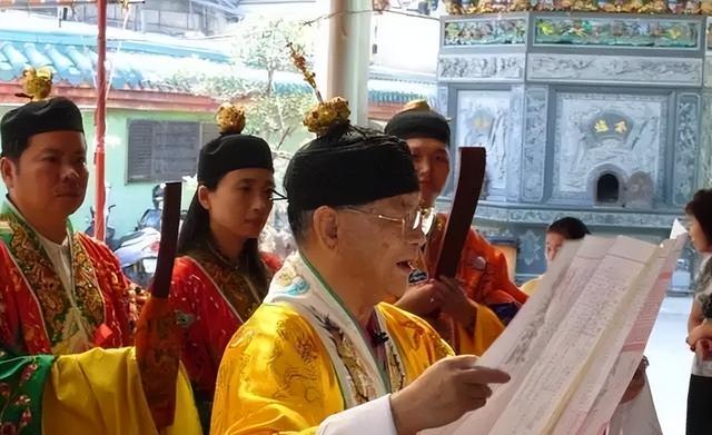 8年，陌生男子自稱63代天師兒子，拿出信物證明宣稱64代冒名頂替"
