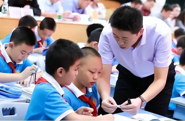 學生因名字復雜走紅，連名帶姓一共102筆，網(wǎng)友直呼家長有才