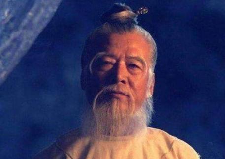 袁天罡給3人看相，預(yù)言他們必當大官，3人走后袁天罡直嘆可惜