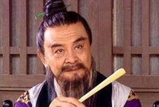 袁天罡給3人看相，預(yù)言他們必當大官，3人走后袁天罡直嘆可惜