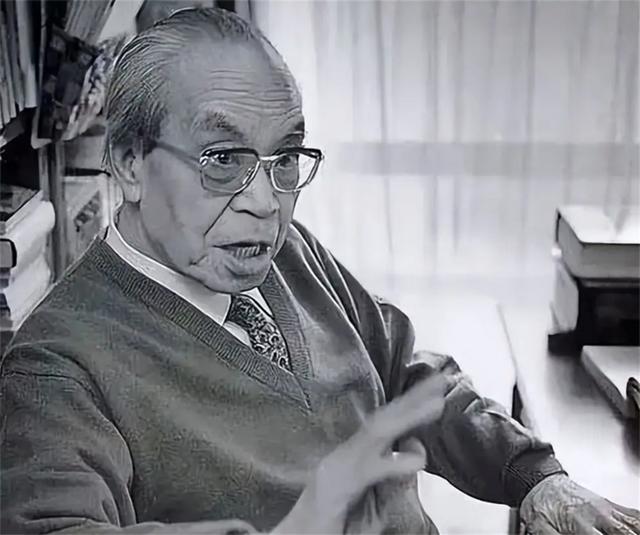 泰山上的“蟲(chóng)二”二字，日本人苦心研究十年，卻被郭沫若一語(yǔ)道破
