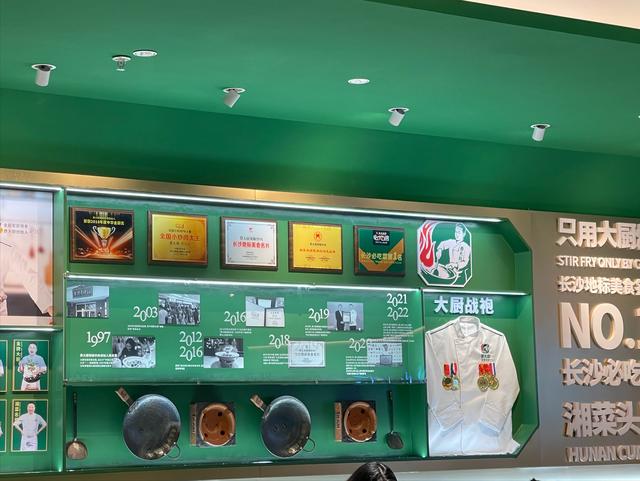 費大廚北京首店試營業(yè)三天登頂北京湘菜熱門榜第一名
