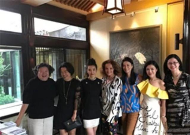 名門痞女洪晃：豪言女人要睡五個男人才夠本，如今已有四次婚姻