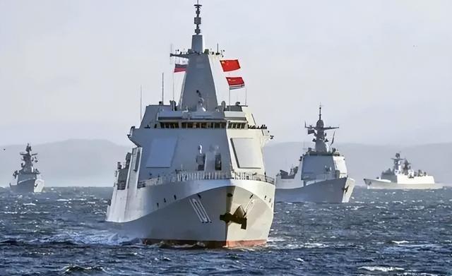 03航母冠名大戰(zhàn)一觸即發(fā)，網(wǎng)友們吵翻了，海軍命名規(guī)則了解一下"