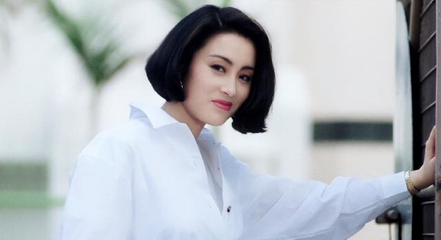 5位一眼萬年的短發(fā)美女，年輕時個個美到窒息，今有人網(wǎng)上求工作"