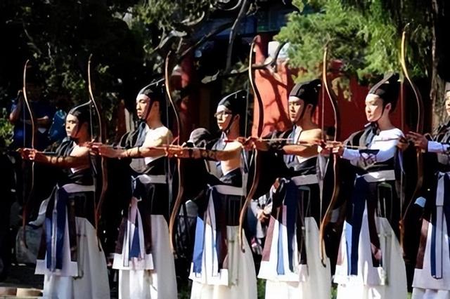 003年河南老農(nóng)釣到一只“烏龜”，背上插4支箭，估值超過(guò)18億"
