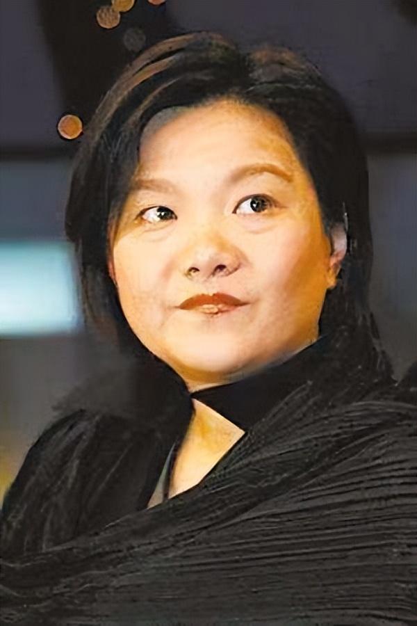 名門痞女洪晃：豪言女人要睡五個男人才夠本，如今已有四次婚姻