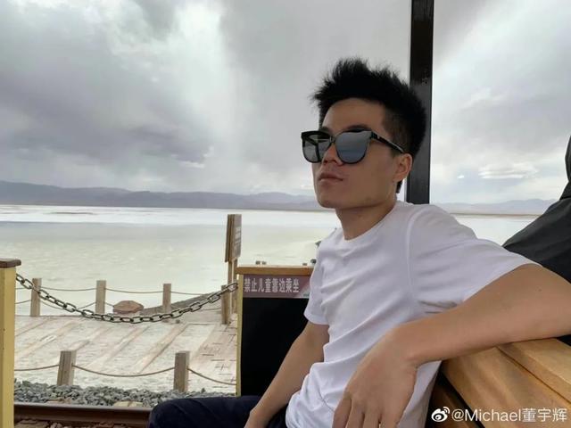 “深夜我迷上了董老師”：比劉畊宏更火的男人出現(xiàn)了，看了他的經(jīng)歷終于明白，人為什么要讀書
