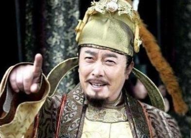 袁天罡給3人看相，預(yù)言他們必當大官，3人走后袁天罡直嘆可惜