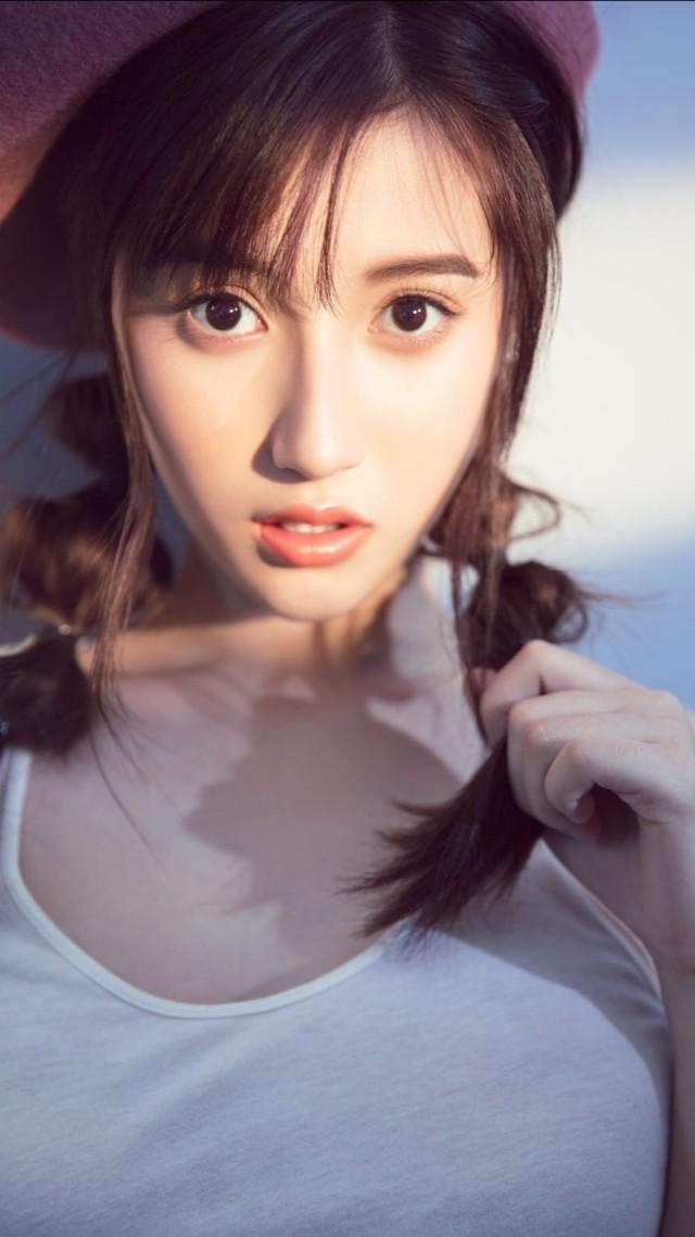 001年湖北武漢女演員胡嘉欣，清新甜美"