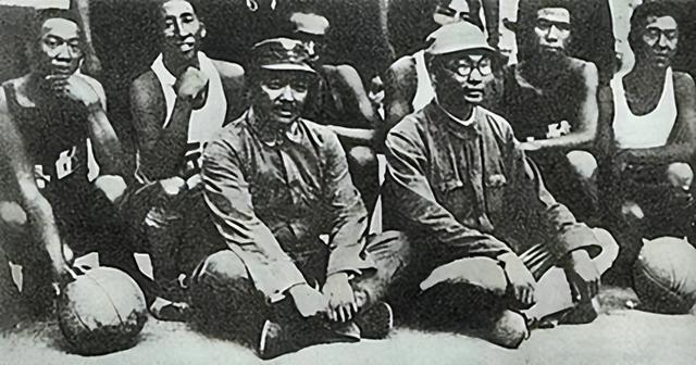 十大元帥之首朱老總，在授銜時(shí)編號(hào)卻是“004”，那么“001”是誰(shuí)