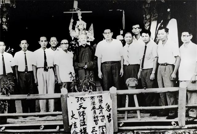 8年，陌生男子自稱63代天師兒子，拿出信物證明宣稱64代冒名頂替"