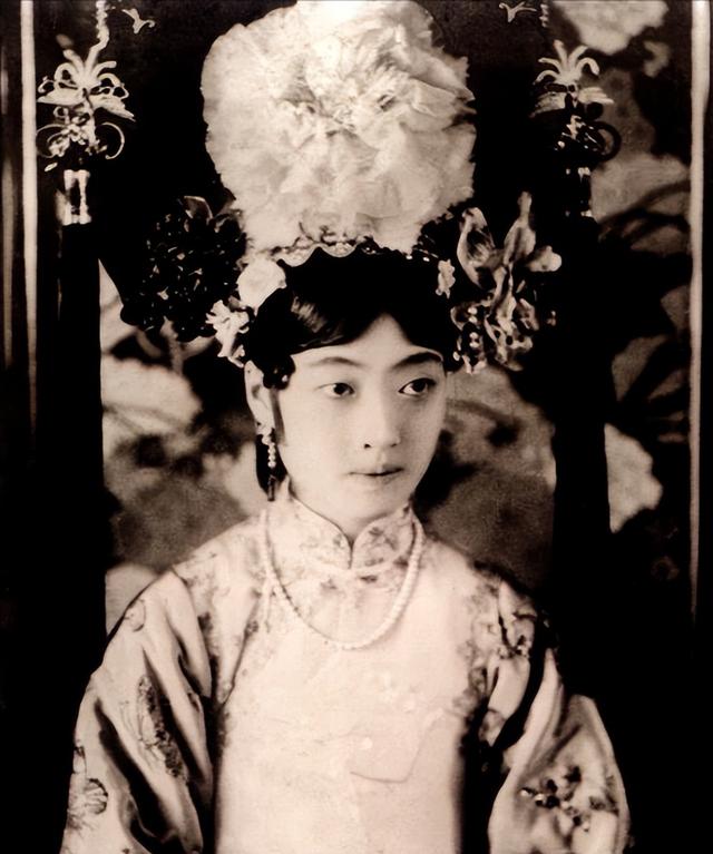 小姑娘取名：溫婉。我寫了幾個名字，朋友立馬改名
