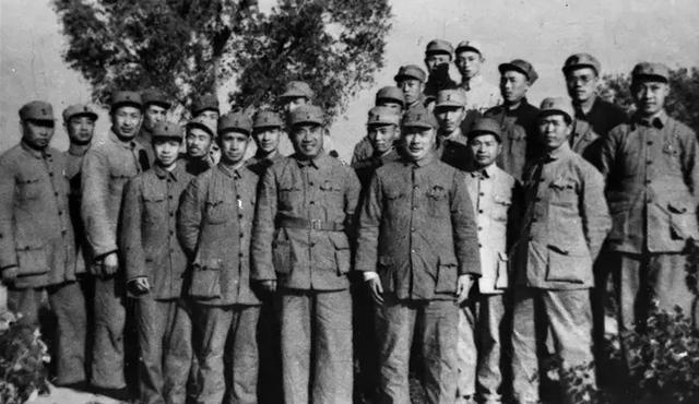 十大元帥之首朱老總，在授銜時(shí)編號(hào)卻是“004”，那么“001”是誰(shuí)