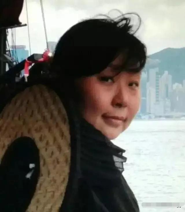 美國CNN為毒教材喊冤，旅居德國的畫家萬昱汐崇洋媚外